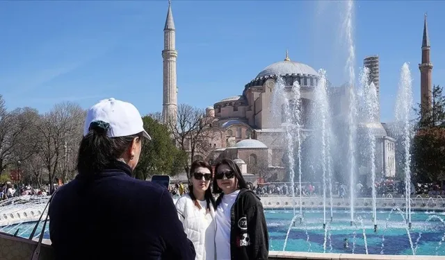 Sultanahmet Meydanı'nda yabancı turist yoğunluğu