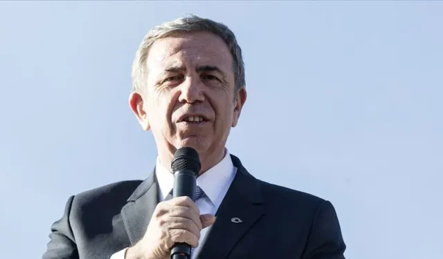 ABB Başkanı Yavaş, Büyükşehir Belediyesi önünde halka hitap etti