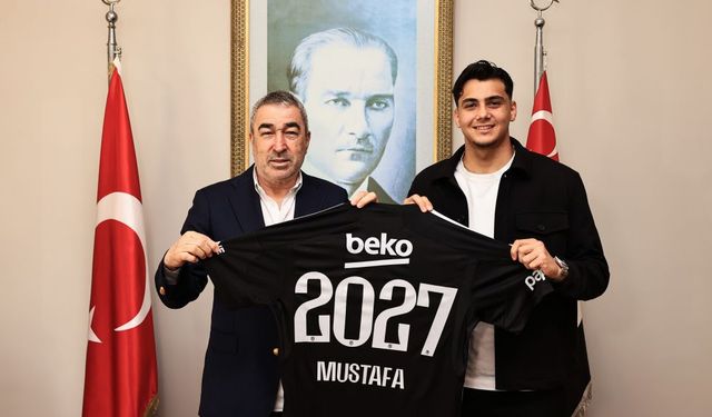 Beşiktaş'ta genç yetenek Mustafa Erhan Hekimoğlu'nun sözleşmesi yenilendi