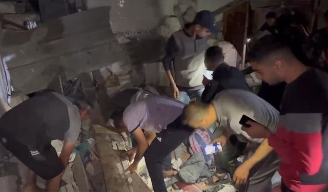 İsrail'in Refah'ta bir eve düzenlediği saldırıda 2 çocuk hayatını kaybetti