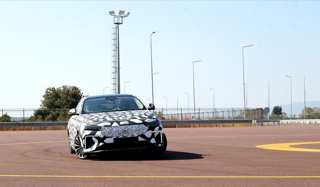 Bakan Kacır Togg'un yeni modeli T10F'yi test etti