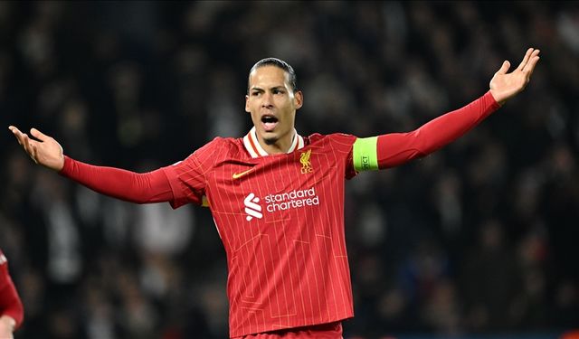 Liverpool, Virgil Van Dijk'in sözleşmesini uzattı
