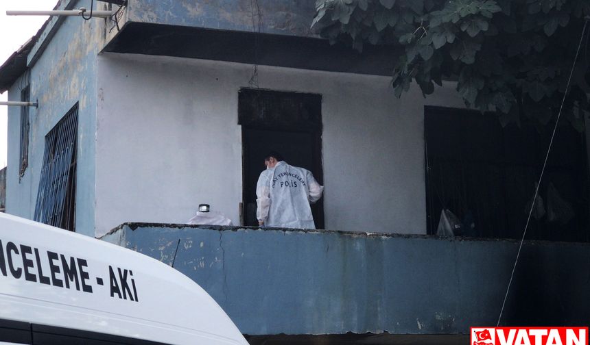Adana'da bir kişi evde karısını baltayla öldürdü