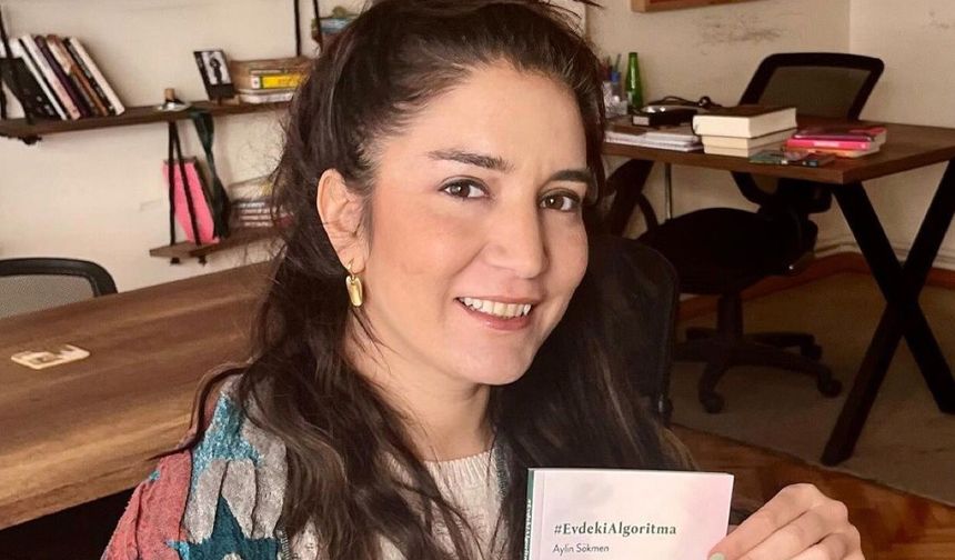 Aylin Sökmen’in yeni romanı “Evdeki Algoritma” raflardaki yerini aldı
