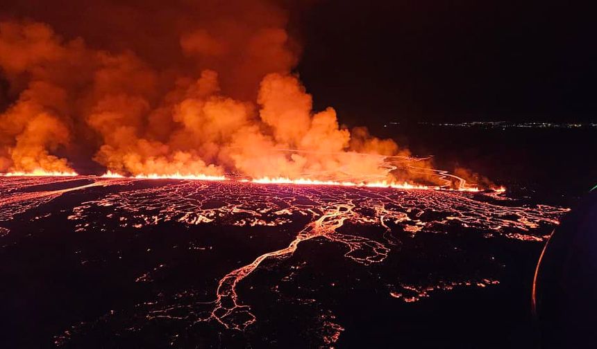 İzlanda'nın Reykjanes Yarımadası'nda yanardağ patlaması devam ediyor