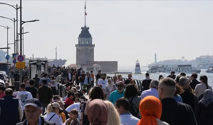 İstanbullular oy kullandıktan sonra günlerini park ve sahillerde değerlendirdi
