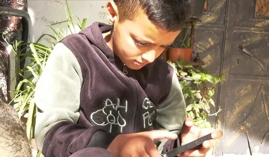 İsrail güçlerinin alışveriş yaparken darbettiği Filistinli çocuk yaşadıklarını anlattı