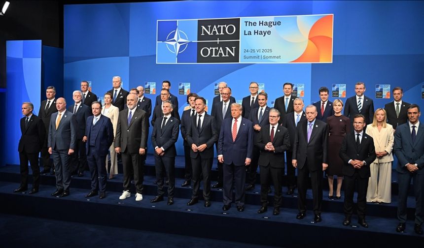 Cumhurbaşkanı Erdoğan, NATO Liderler Zirvesi'nde aile fotoğrafı çekimine katıldı