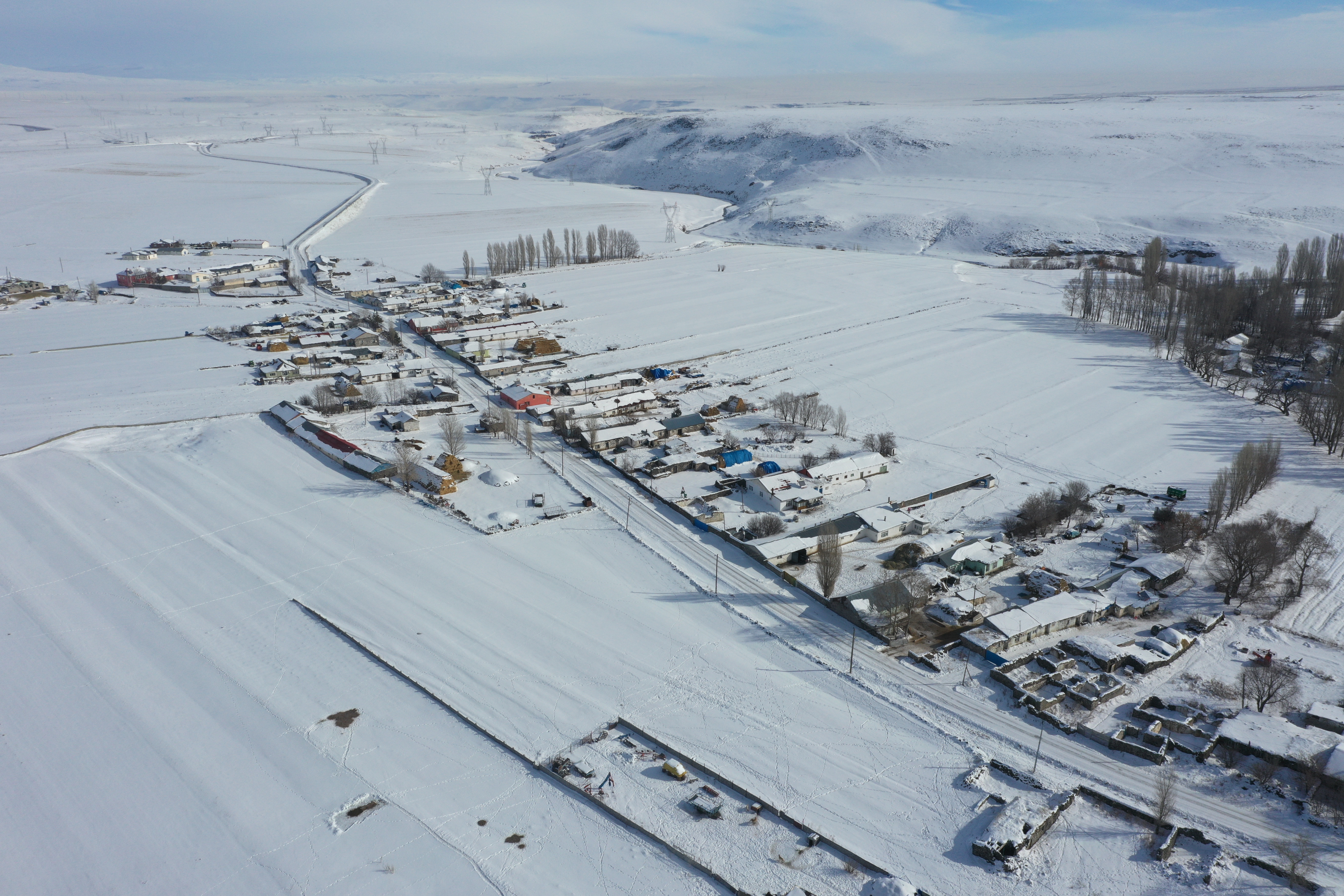 Kars'ta kar yağışı ve soğuk hava etkili oluyor