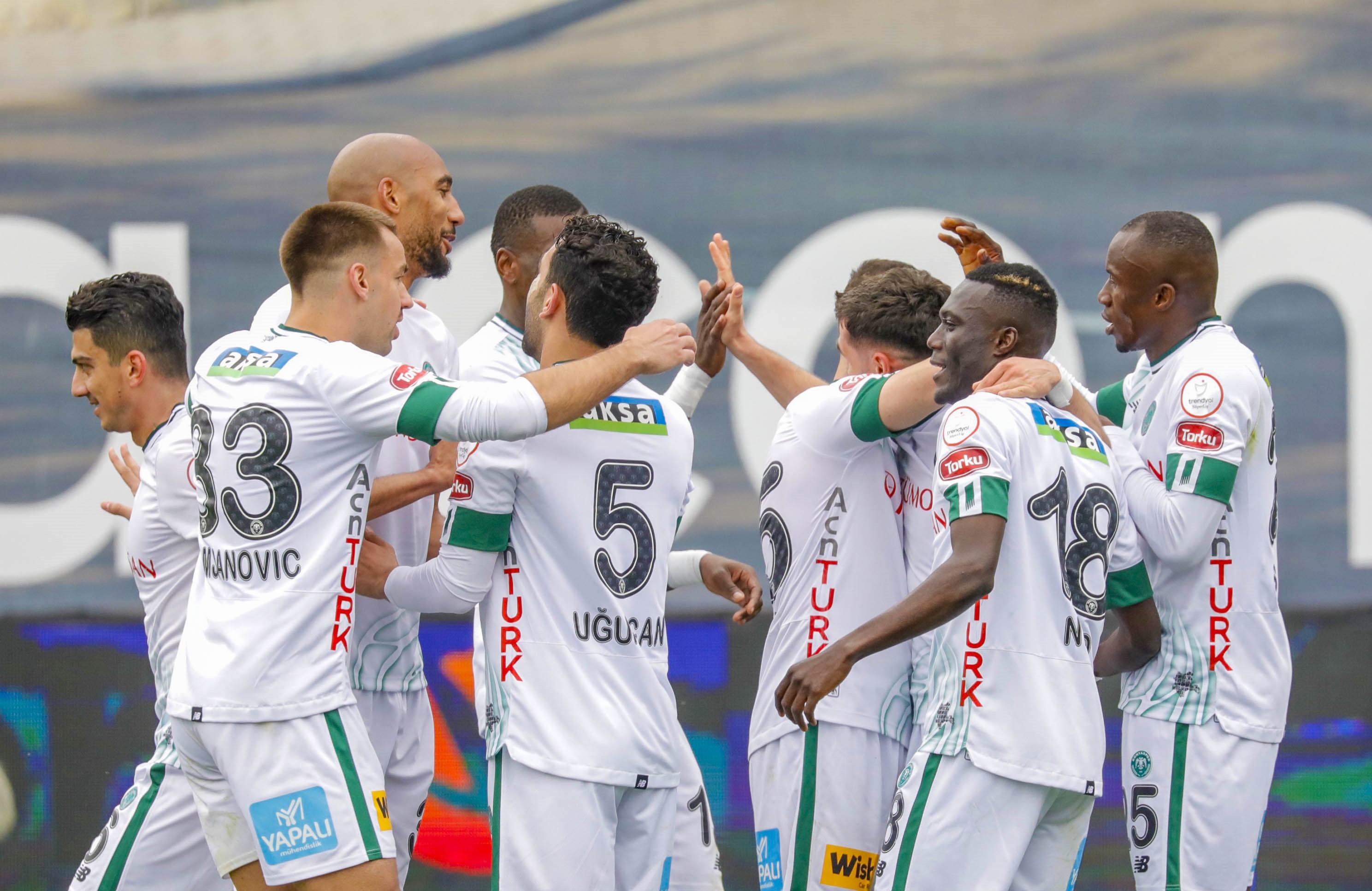 İlk Yarı Sonucu: Konyaspor 2 - Adana Demirspor 1 - Önce Vatan Gazetesi